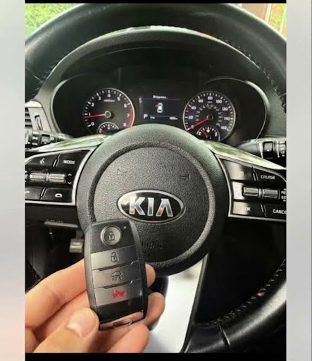 Replacement proximity key held inside a 2017 Kia Sorento in West Lawn, Chicago.